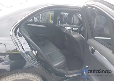 2011 Mercedes-Benz C 300 Sport из США, поврежденный, VIN WDDGF5EB8BA524987